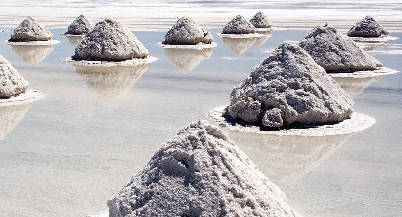 Piles_of_Salt_Salar_de_Uyuni_Bolivia_Luca_Galuzzi_2006_a